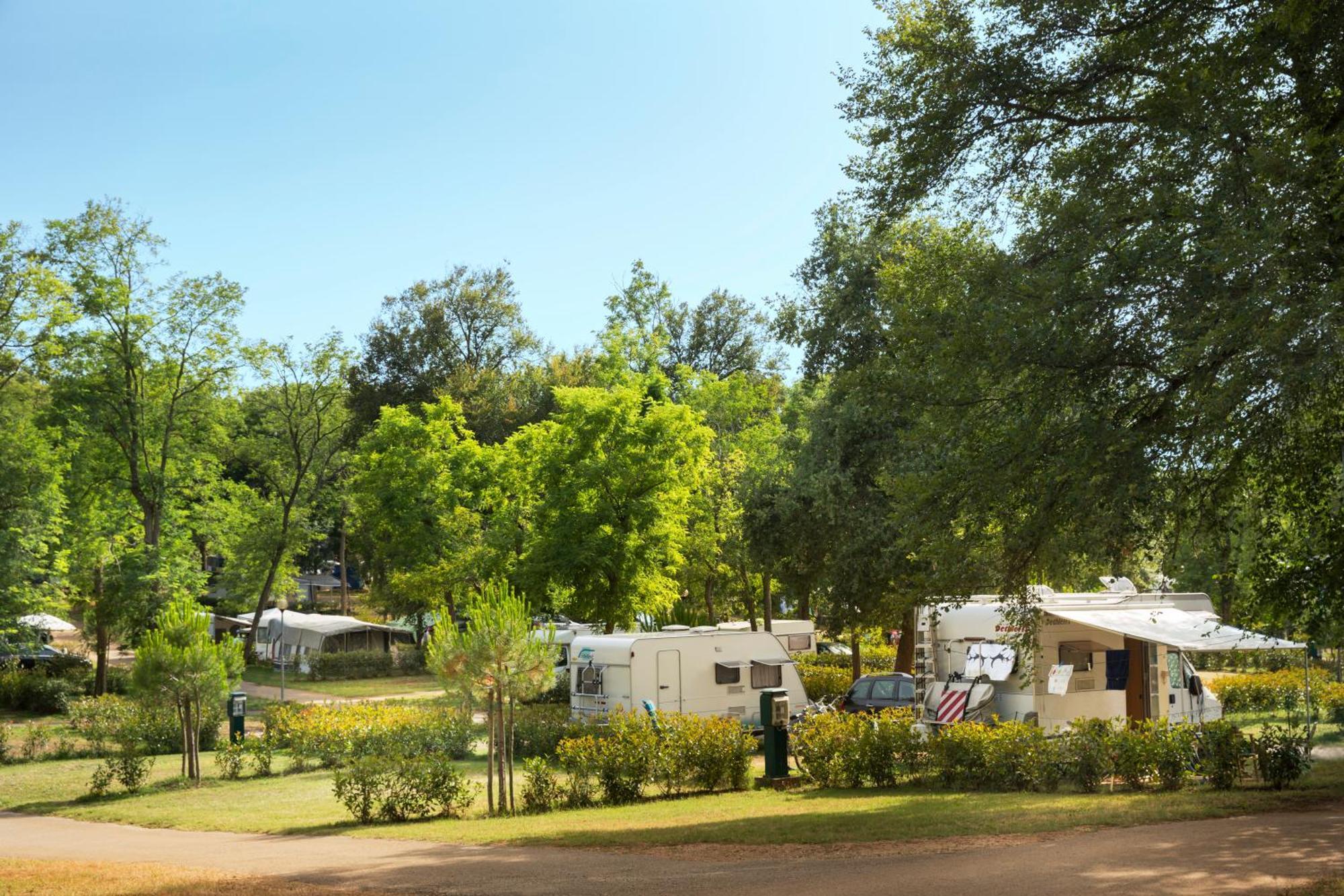 Aminess Planet Camping Maravea Resort - Pitches Новиград Екстериор снимка